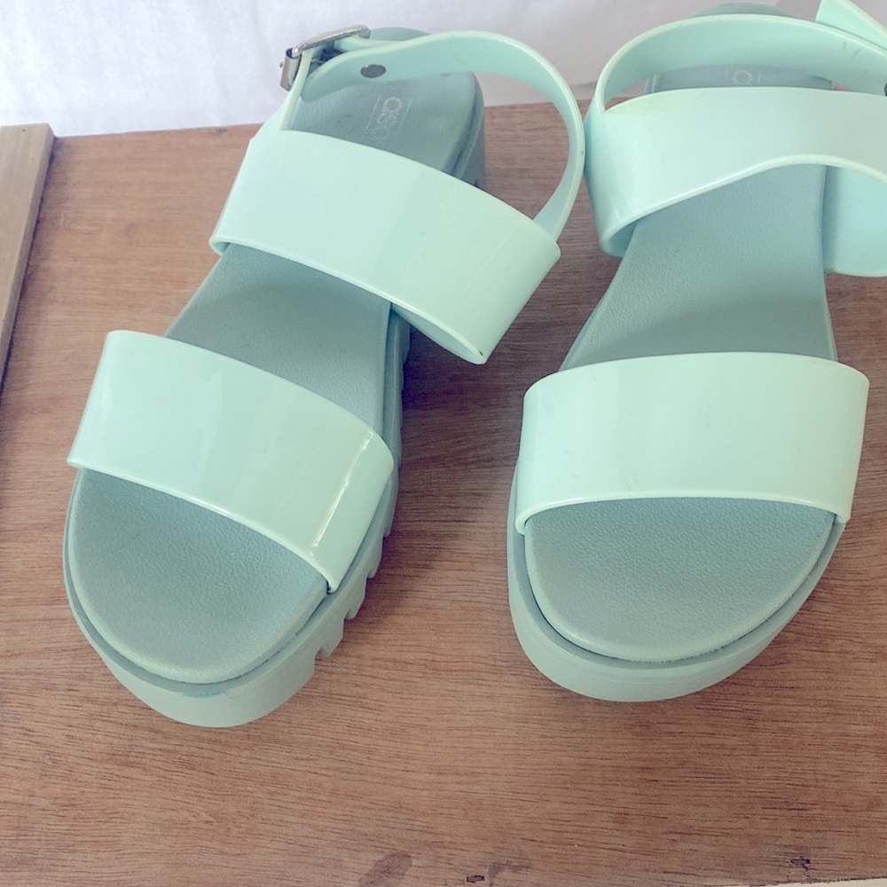 ASOS DESIGN Fadey chunky strappy jelly flat sandals size 7 - Picture 2 of 7